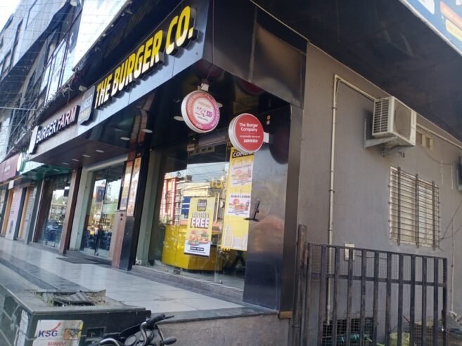 Fully Equipped Commercial Space for Lease – Excellent Connectivity (RR711)