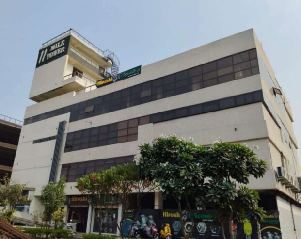 High-Visibility Commercial Building for Rent – Ground to 2nd Floor Available (RR745)