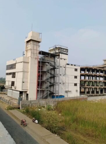 High-Visibility Commercial Building for Rent – Ground to 2nd Floor Available (RR745)